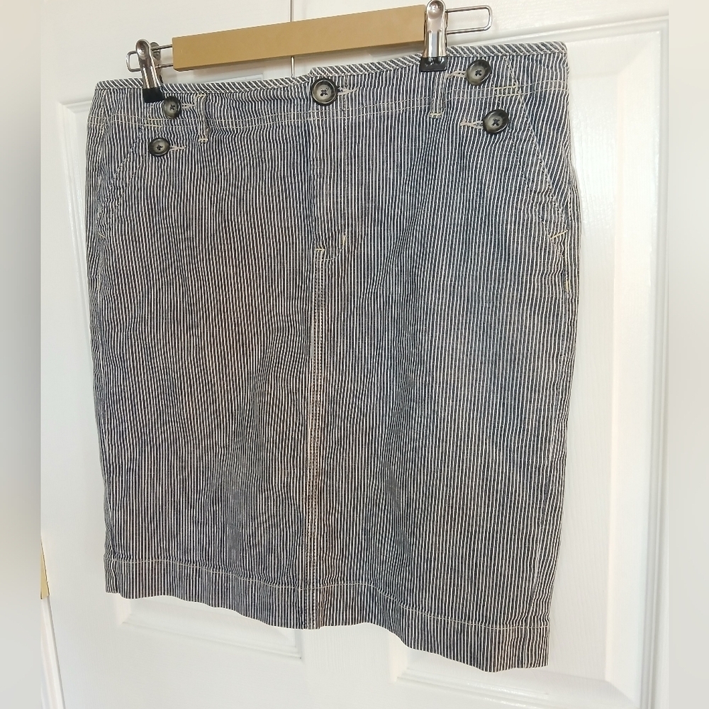 GAP Navy and White Striped Pencil Skirt Denim Coastal Grandma Beach Casual Prep - Picture 2 of 7